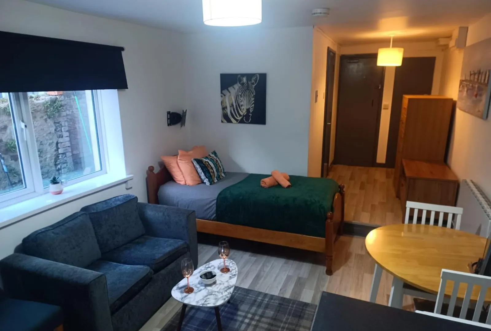 Cosy Garden Flat Near Bay & City Centre - Fast Wifi, 5 Mins To Centre Cardiff 0*,  United Kingdom